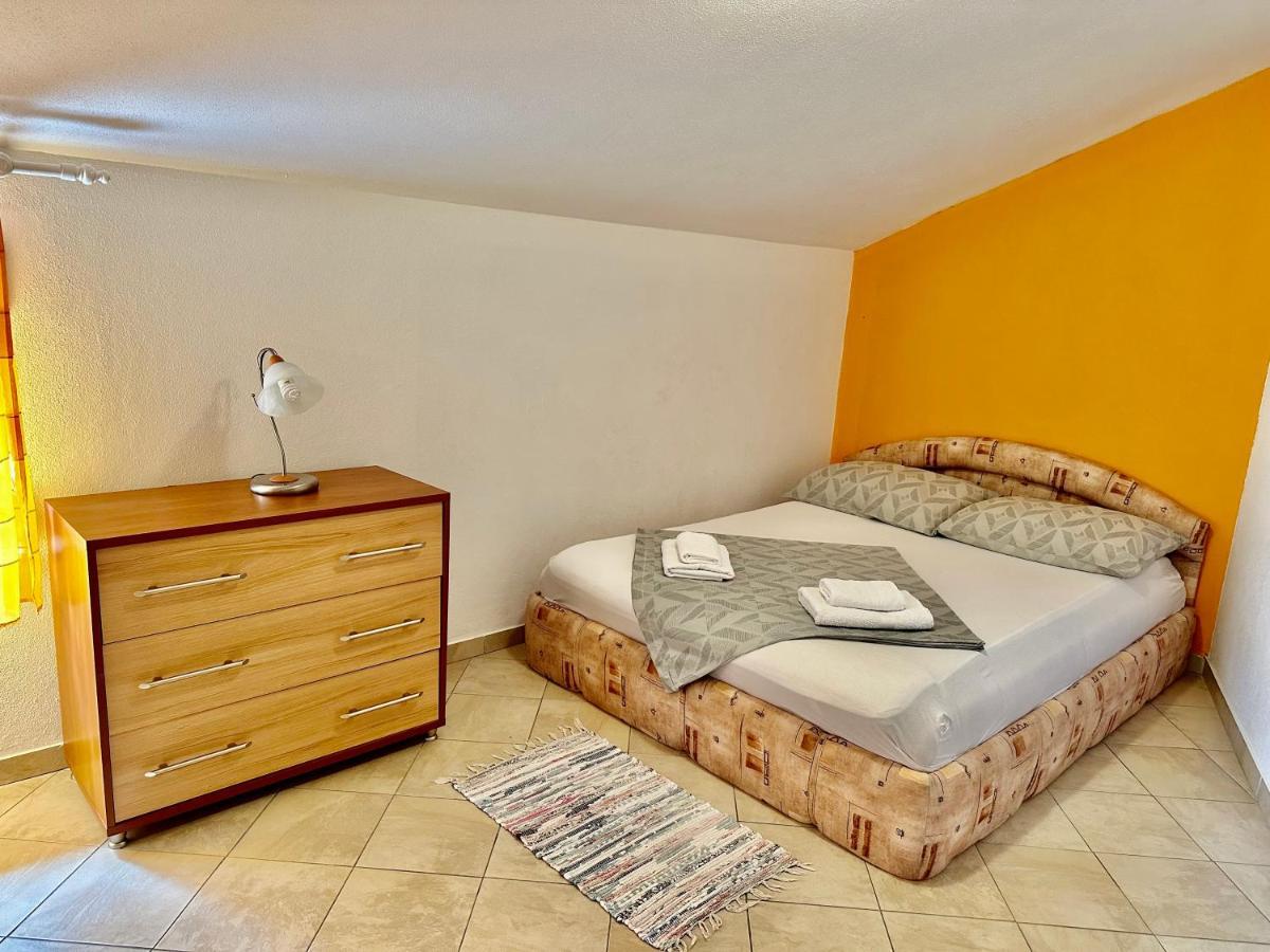 Novoselic Apartment